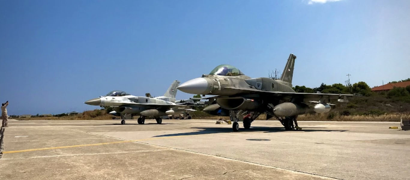 Στη Σούδα μαχητικά αεροσκάφη από τα Ηνωμένα Αραβικά Εμιράτα - Δείτε εντυπωσιακές φωτογραφίες (φωτο)